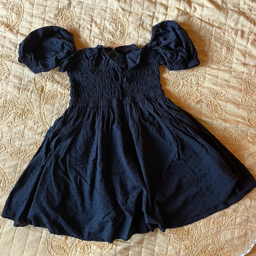 R Vivimos cottage core style mini dress! Smocked bodice. Lined skirt.